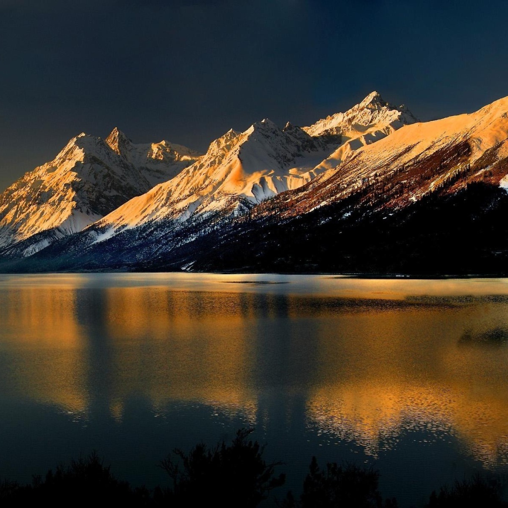 Горы и речка