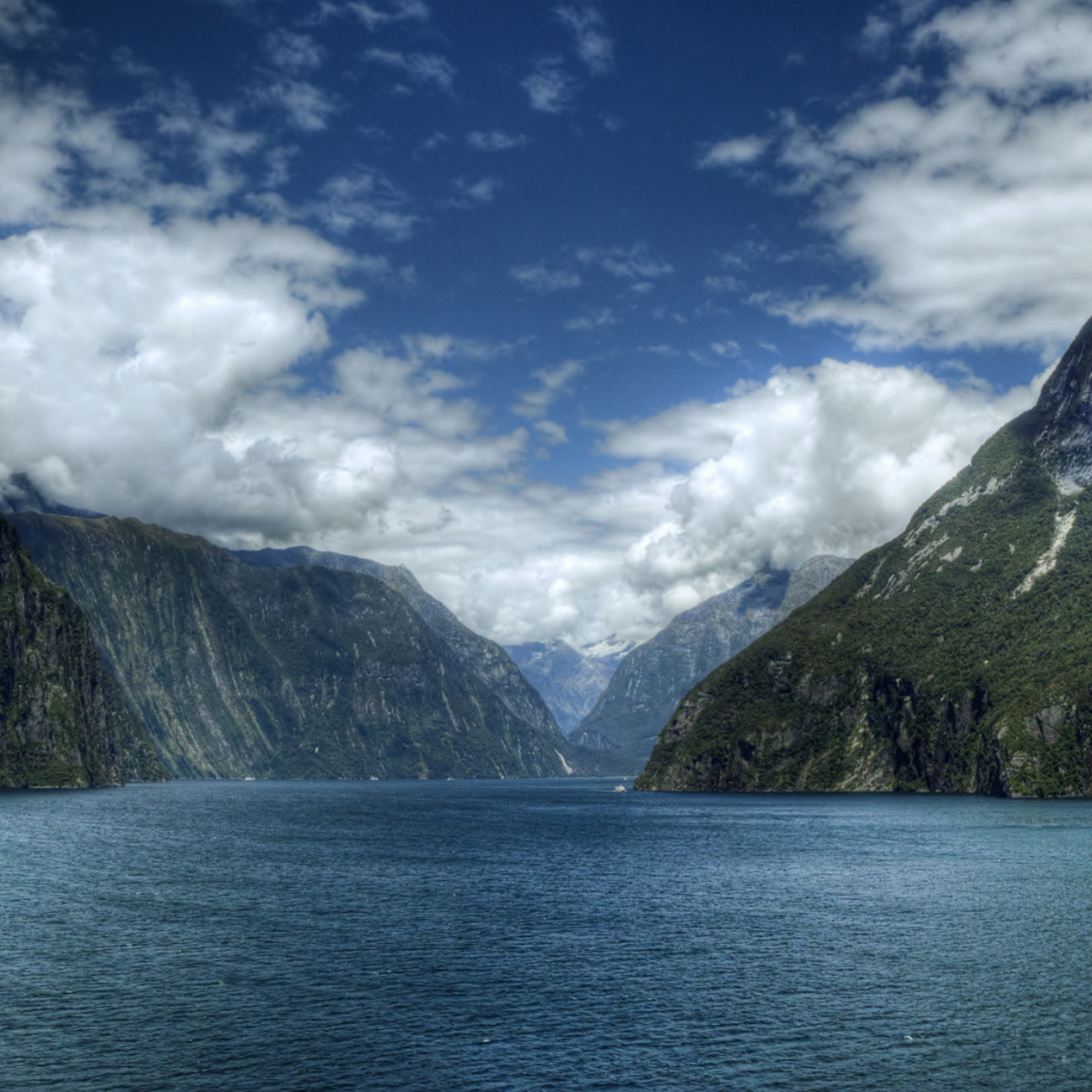 Горы и река