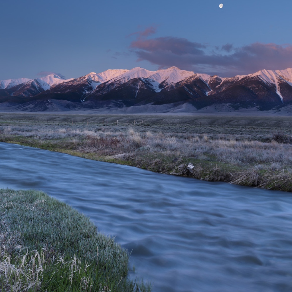 Горы на горизонте