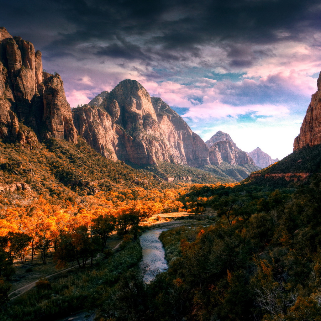 Река в долине