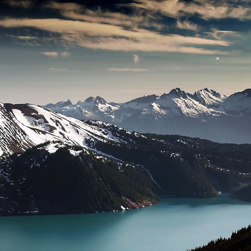 Речка и снежные вершины