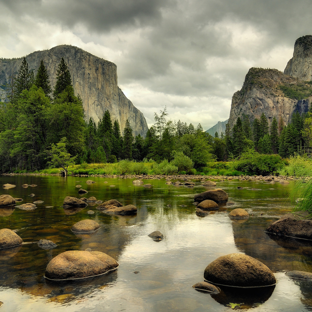 Речка среди гор