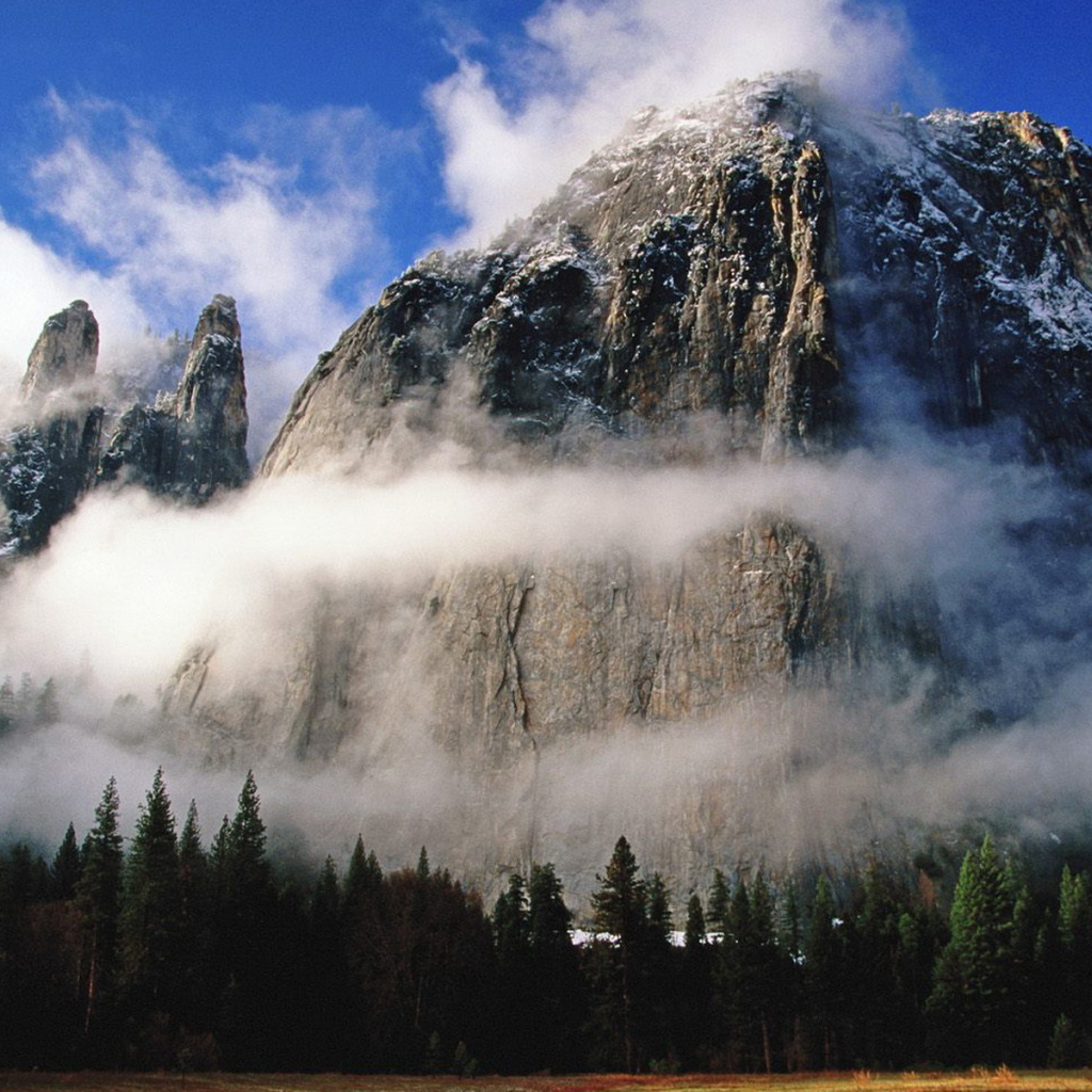 Скалы в тумане