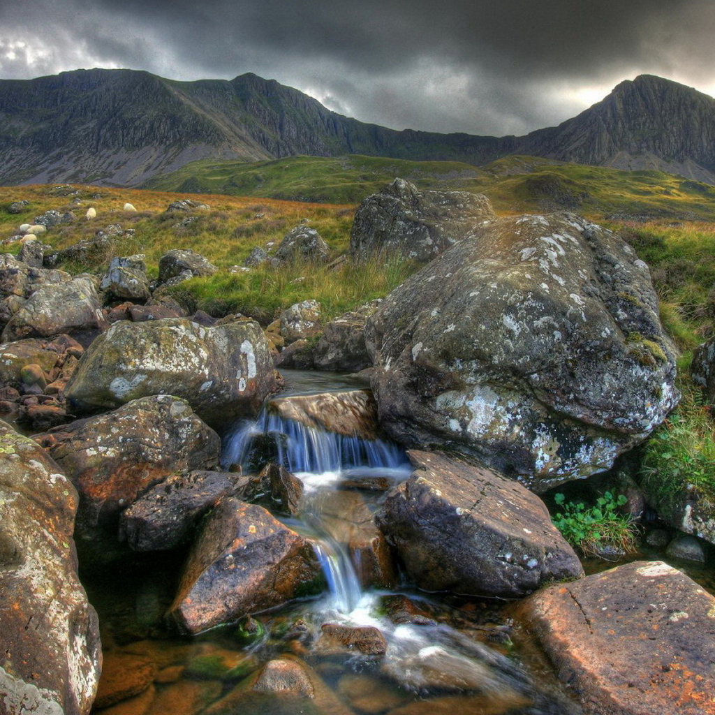 Ручей среди камней