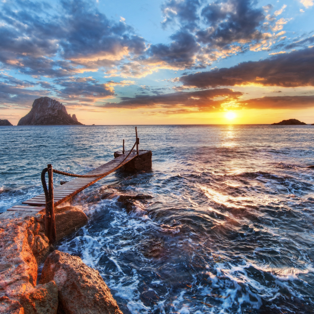 Берег на закате