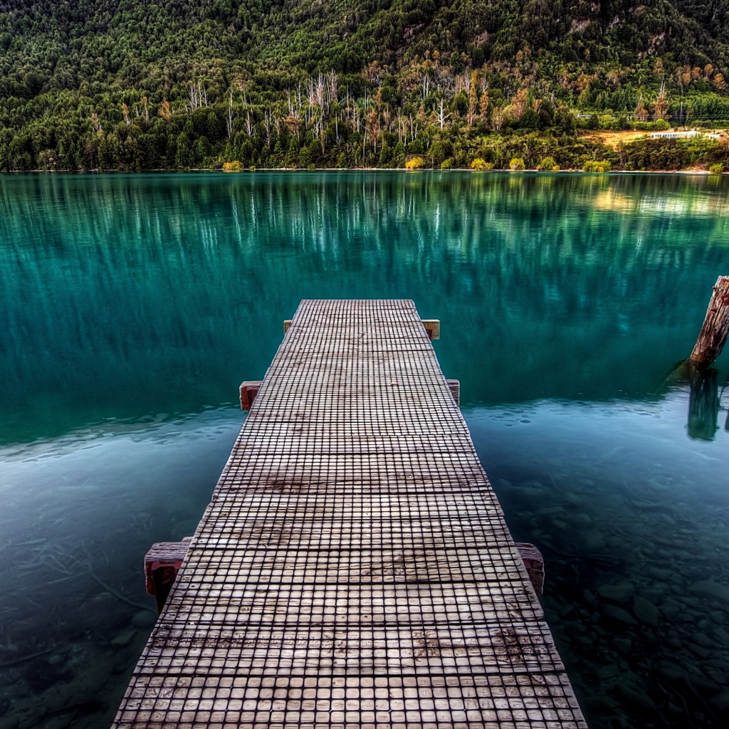 Мостик на озере