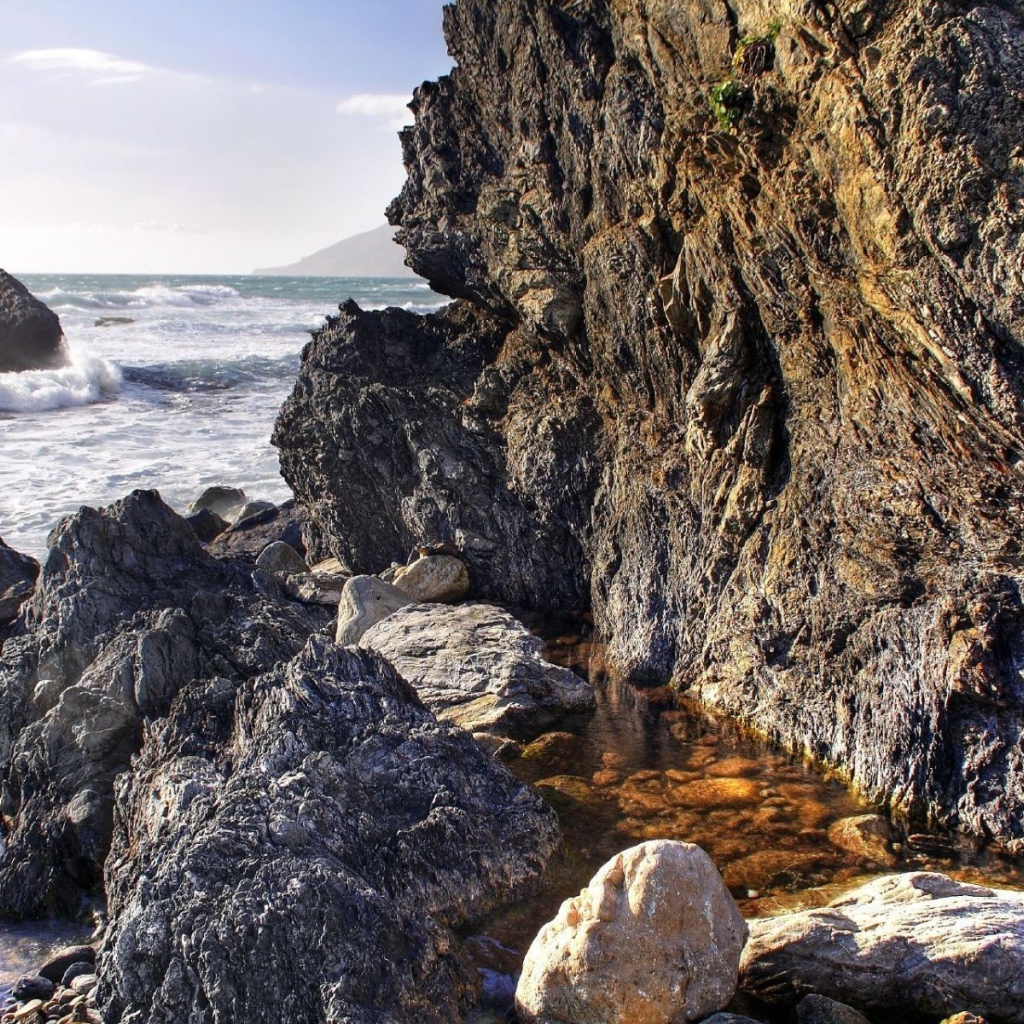 Береговые скалы