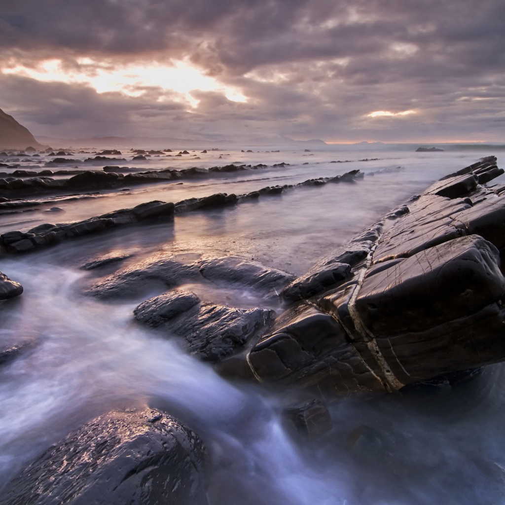 Прибрежные камни