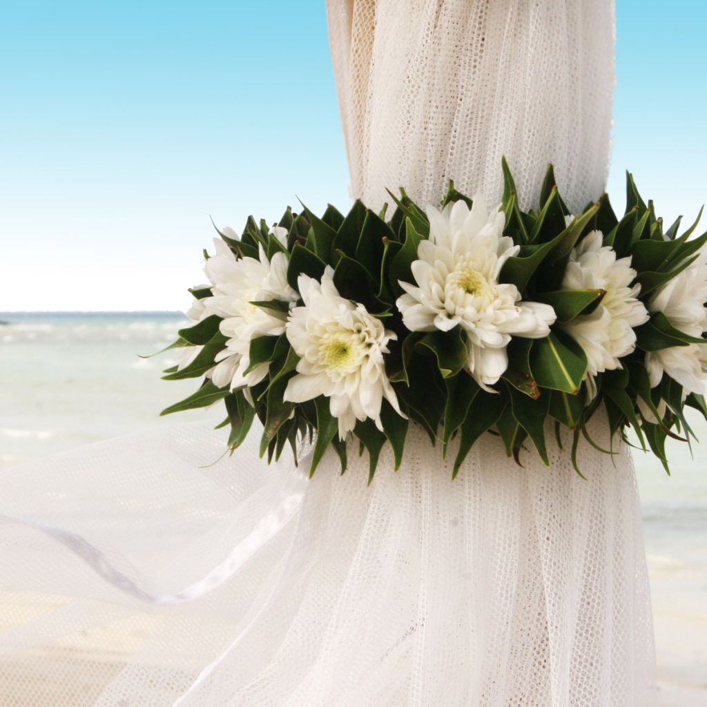 Занавеска и цветы