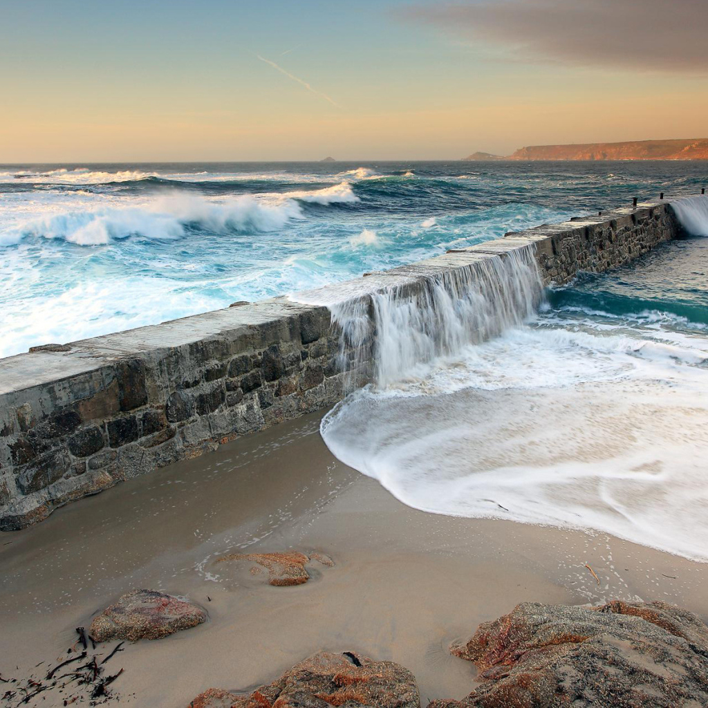 Ограждение на берегу