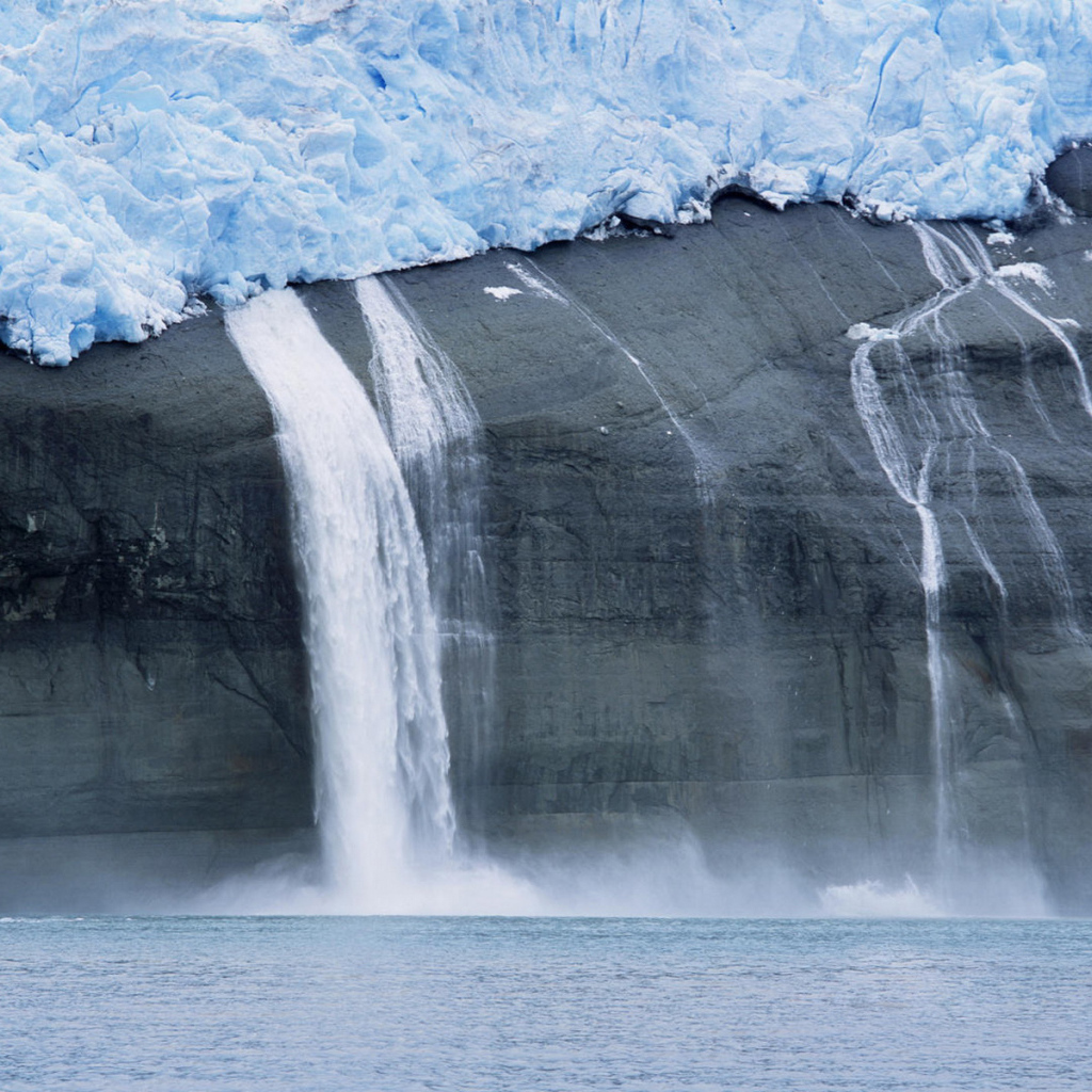 Ледник на скале