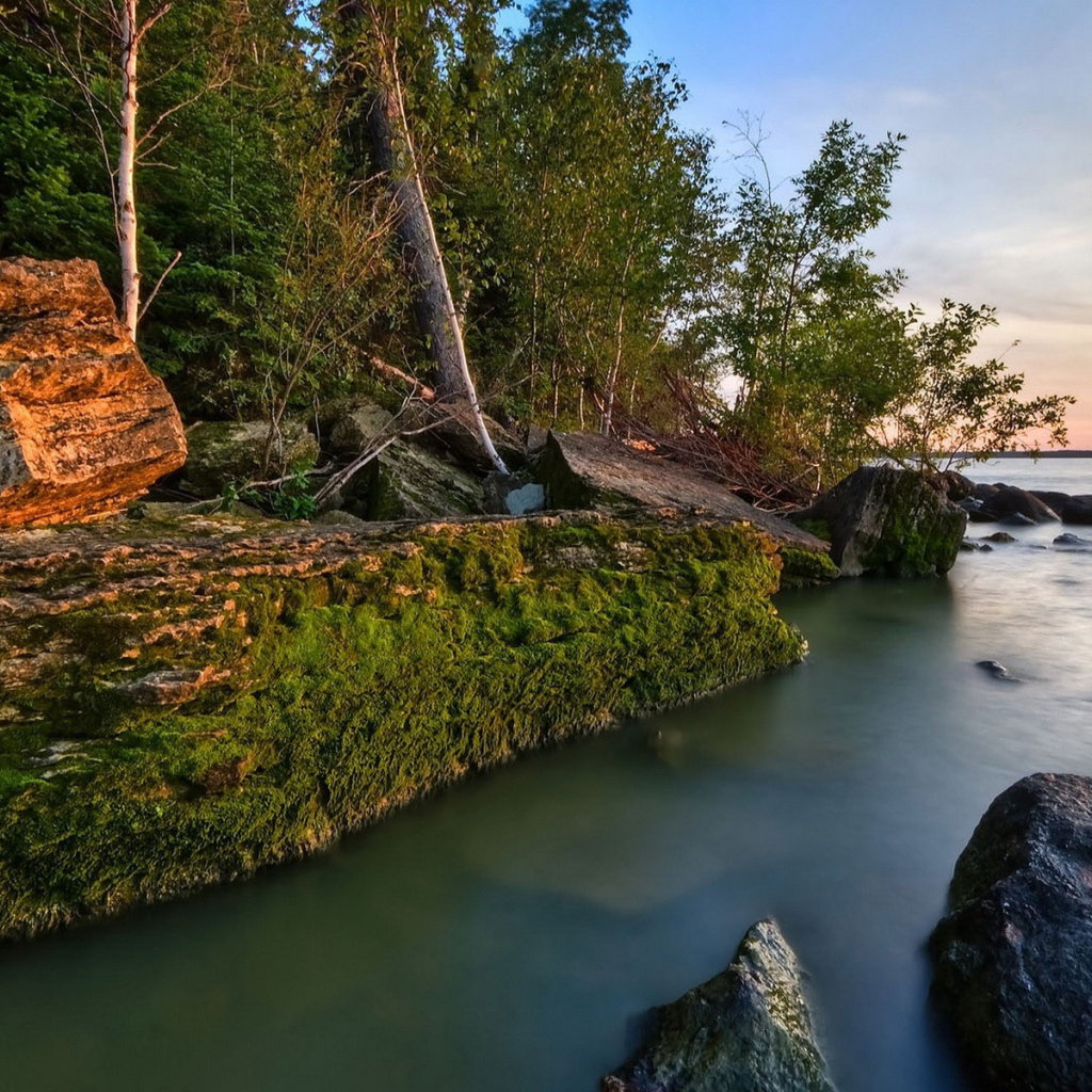 Озеро, лес, камни