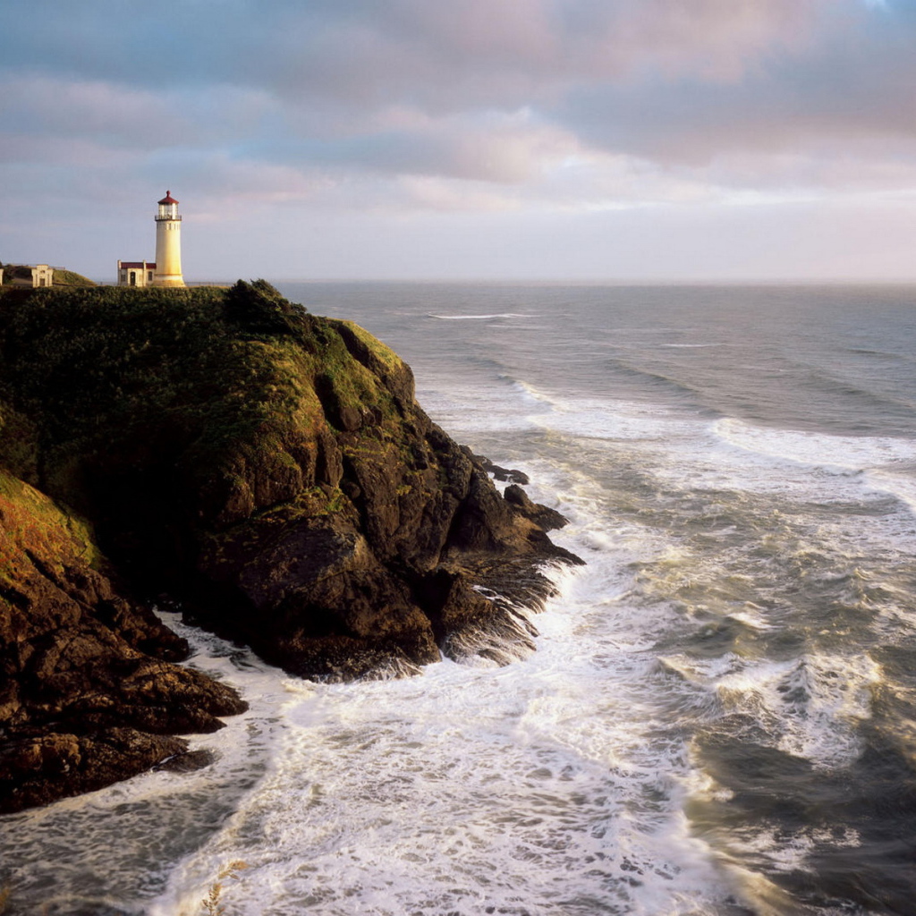 Маяк на берегу