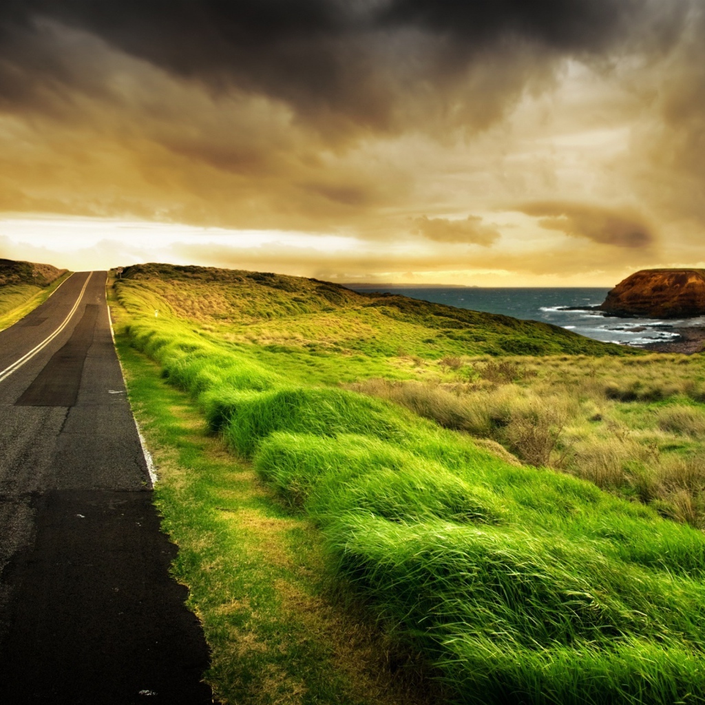 Дорога вдоль берега