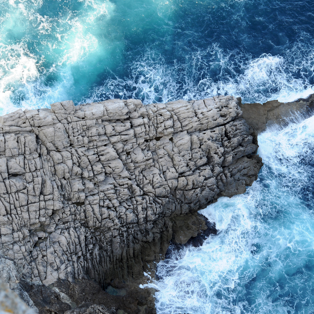 Скалы и волны