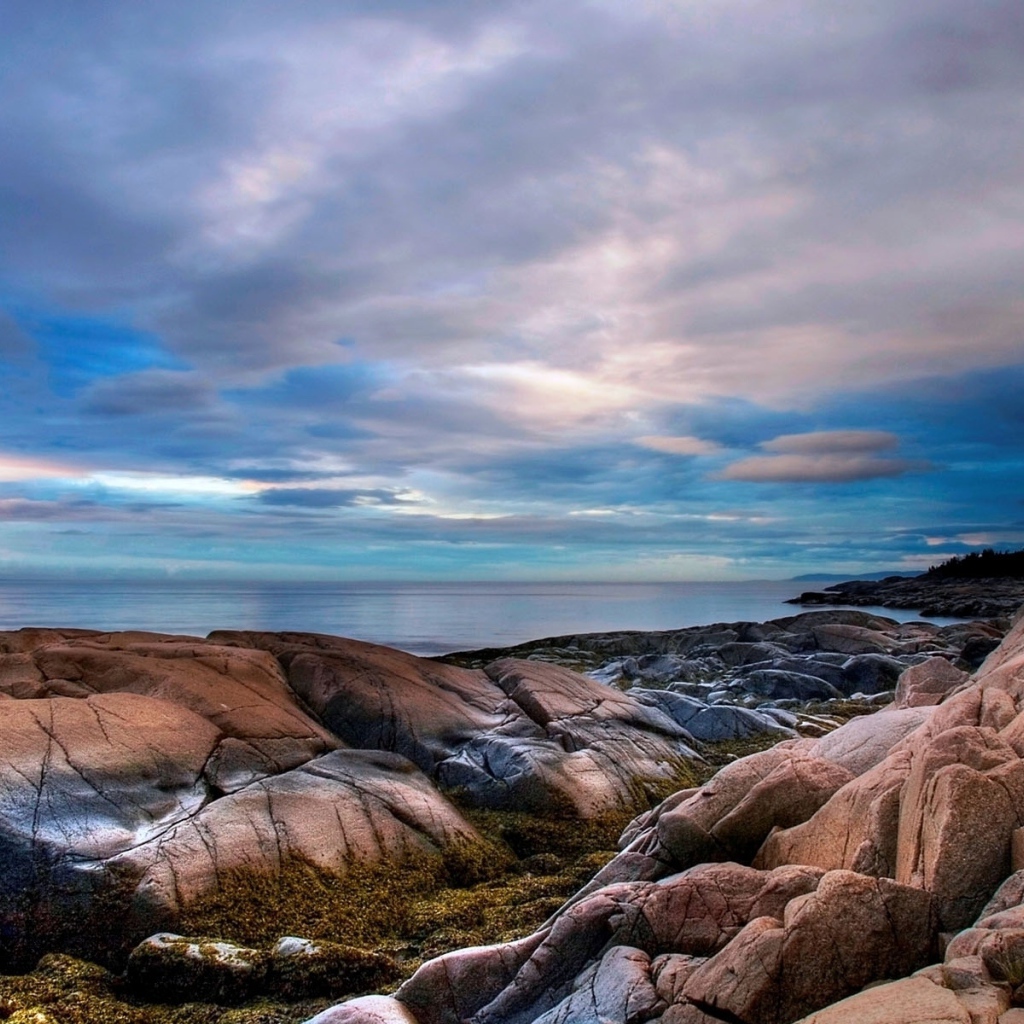 Каменистое побережье