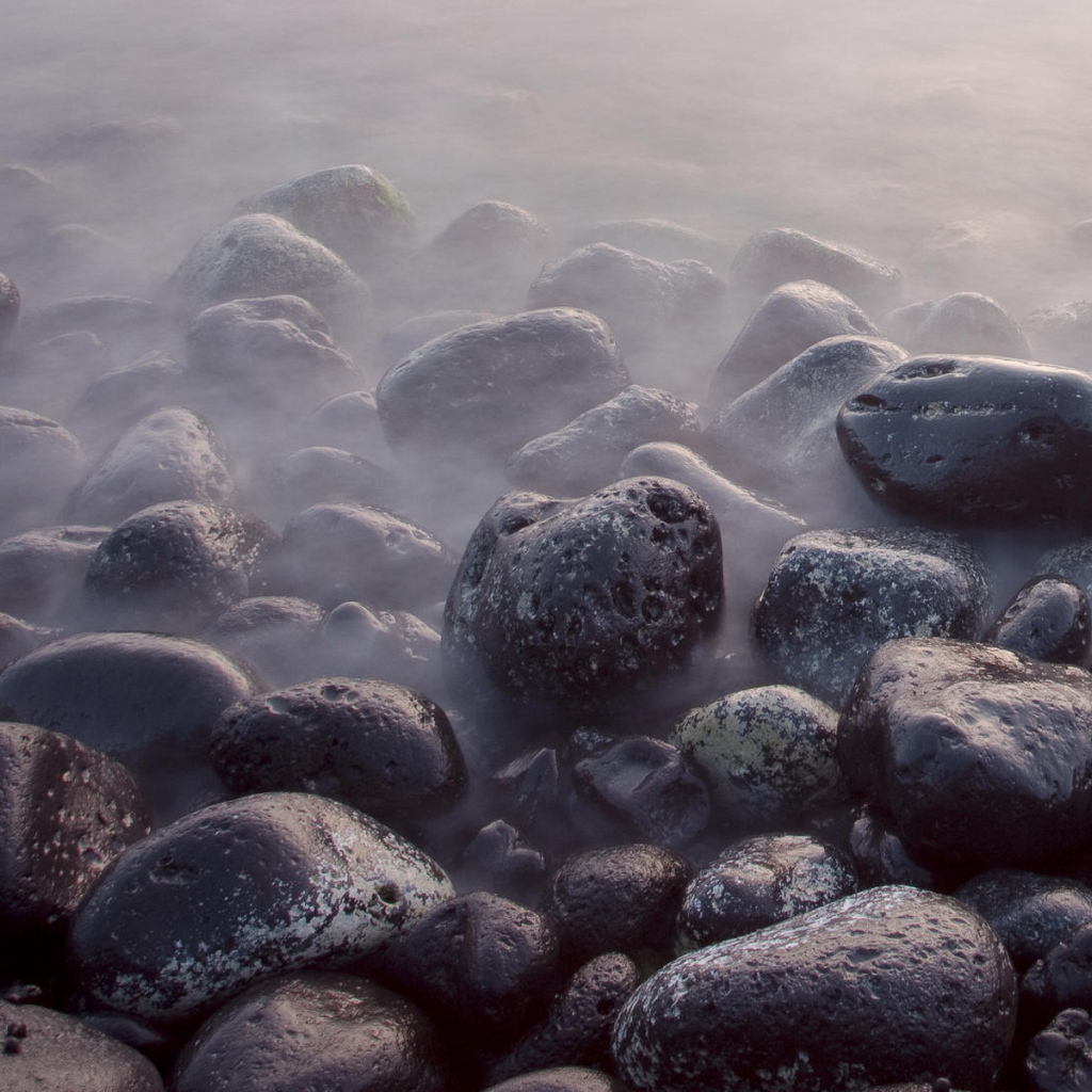 Камни в дымке