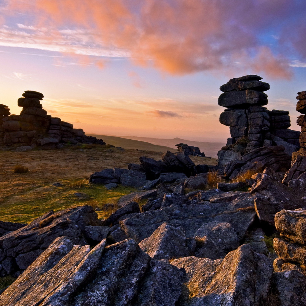 Камни на холмах