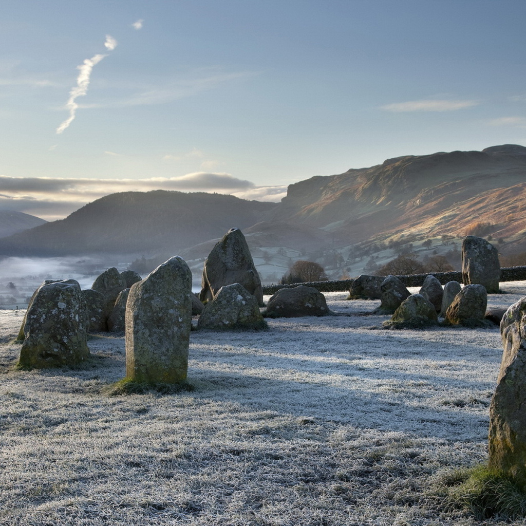 Камни на склоне