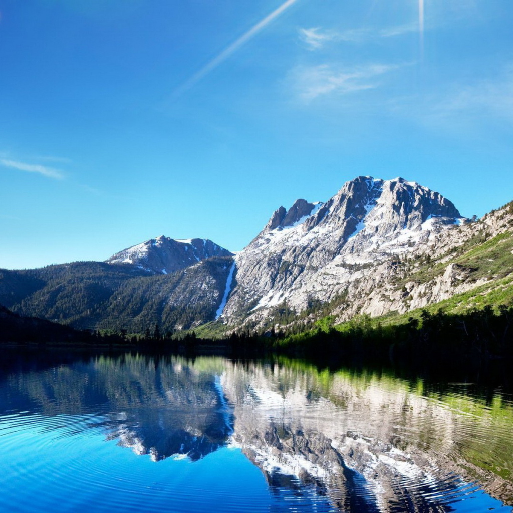 Озеро среди гор