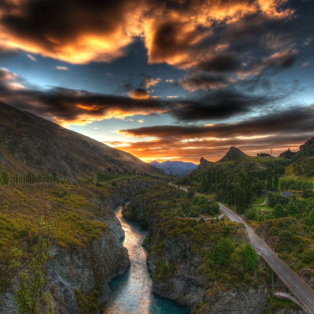 Речка и дорога