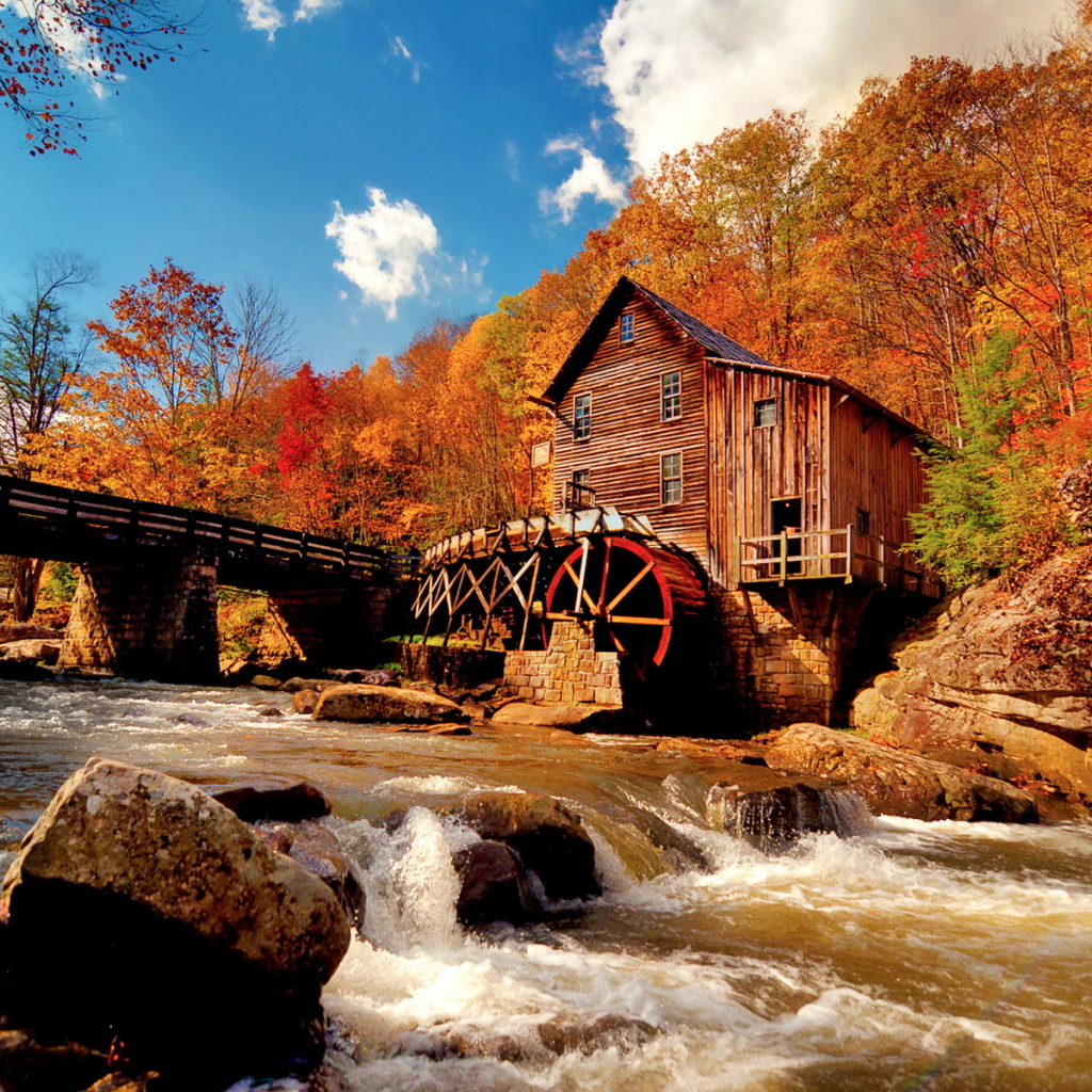 Водяная мельница на речке