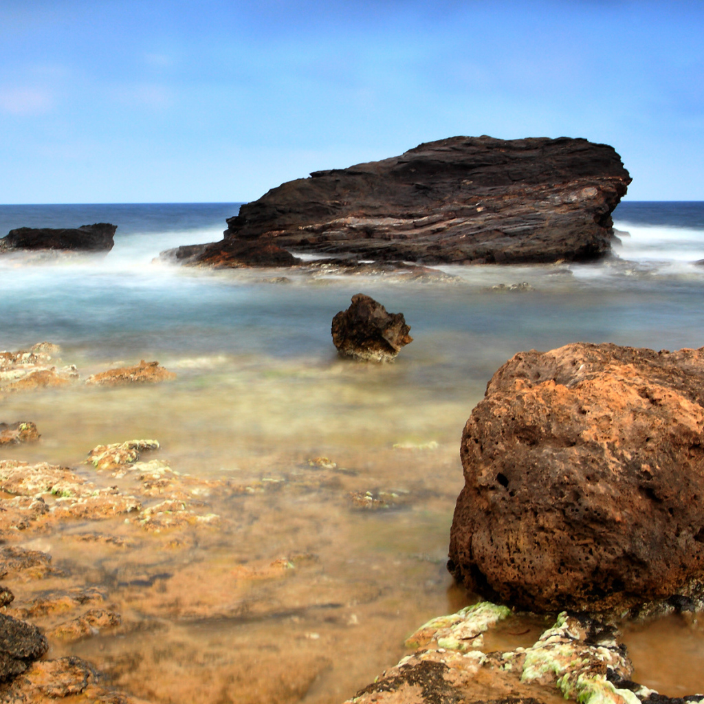 Камни над водой
