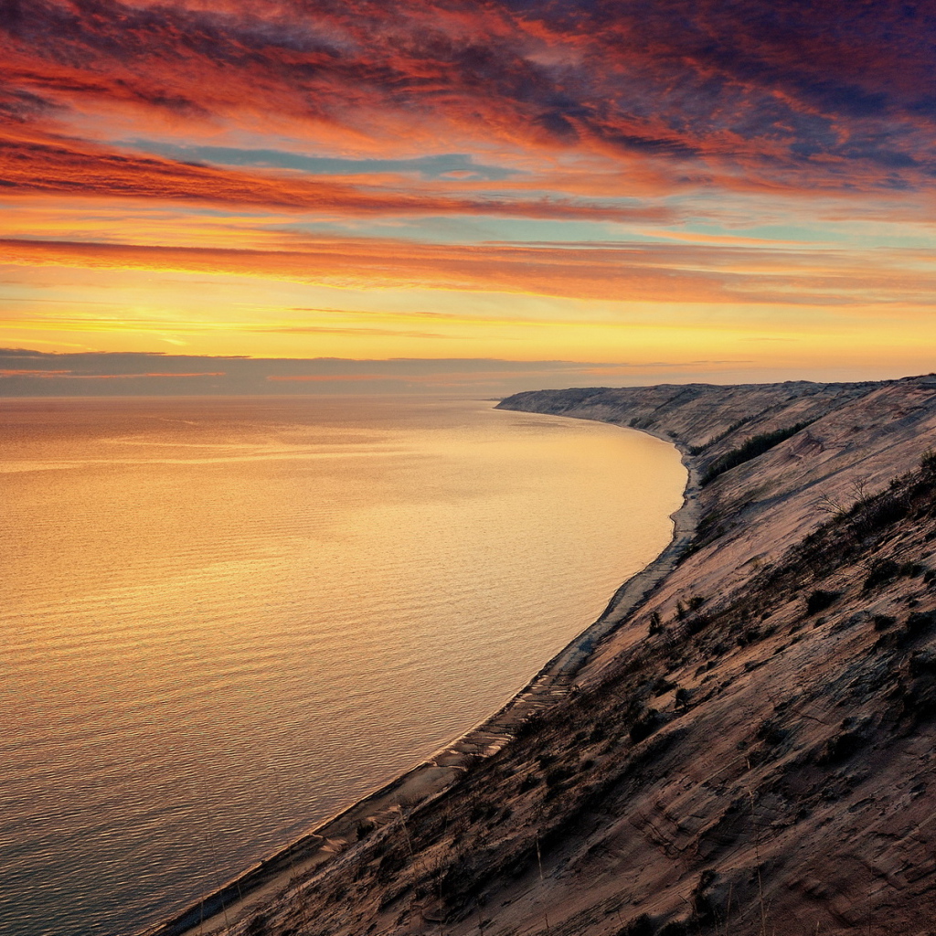 Побережье на закате