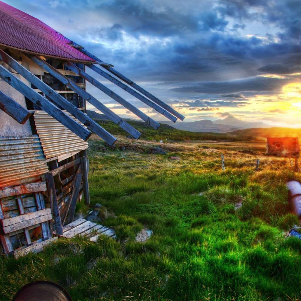 Лачуга на закате