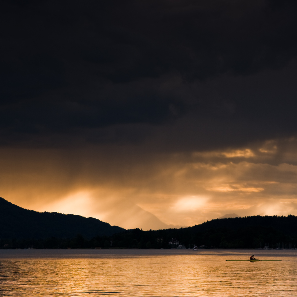 Закат на озере