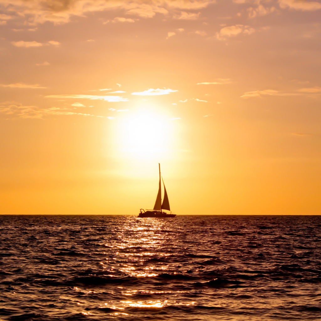 Парусник на закате