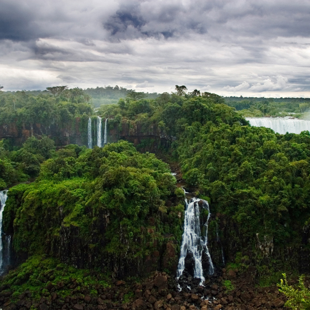 Водопады в джунглях