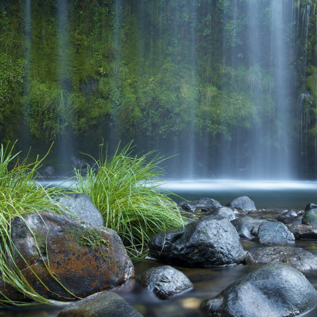 Стена водопада