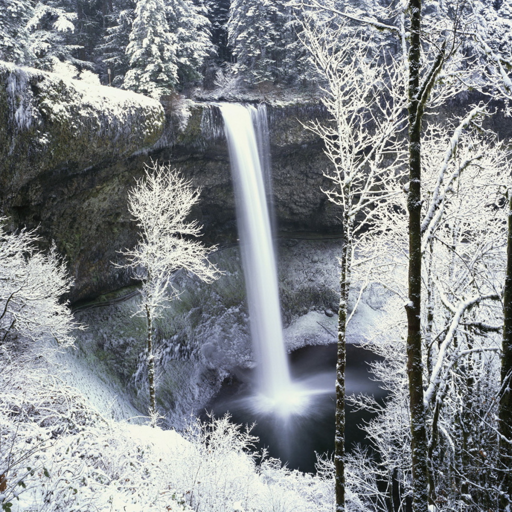 Зимний водопад