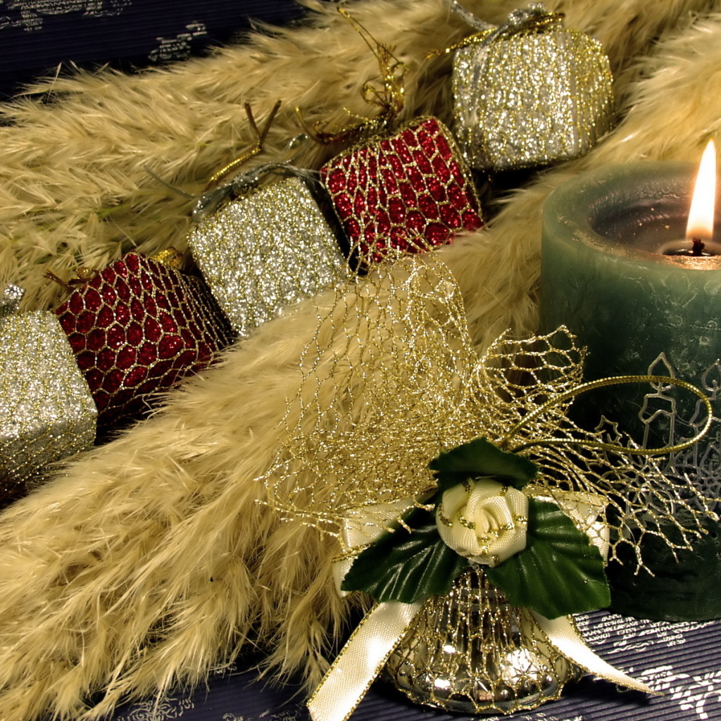 Свеча и украшения