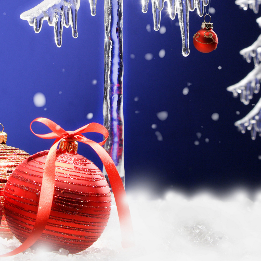 Игрушки и сосульки