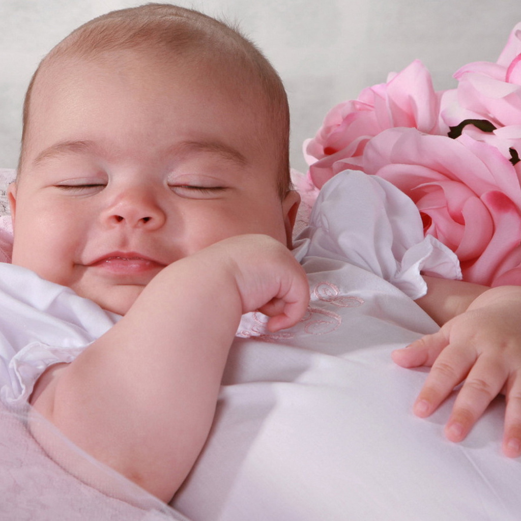 Засыпающая девочка