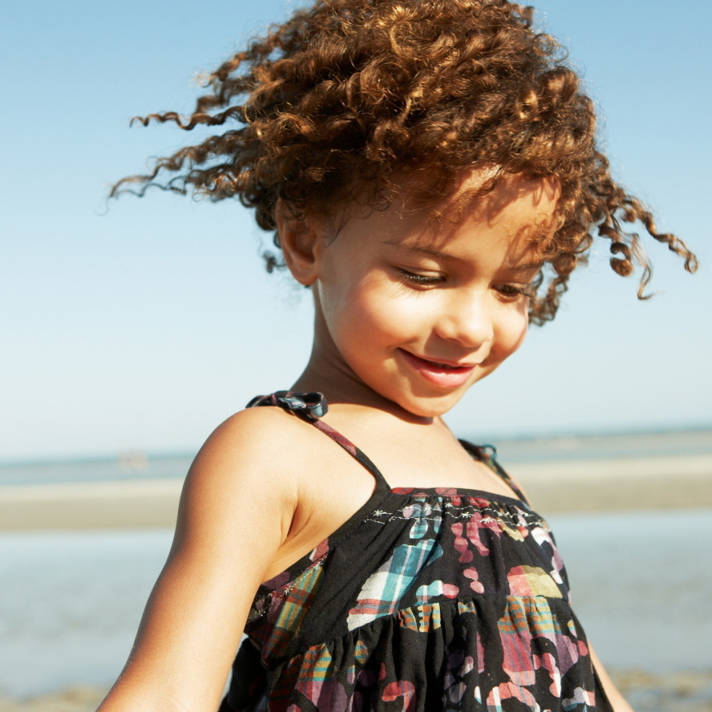 Девочка с кудряшками