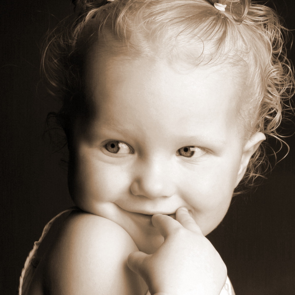 Задорная девчушка