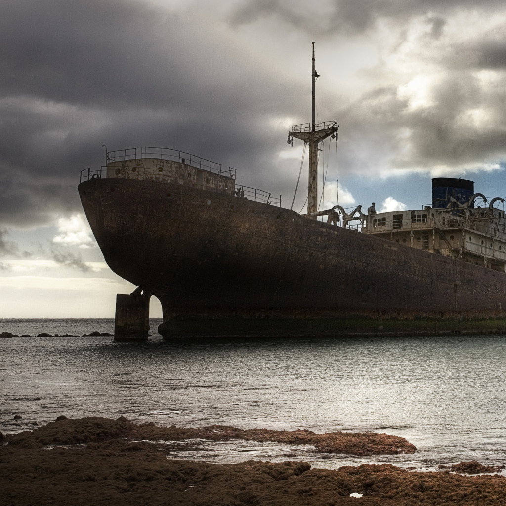 Старое судно