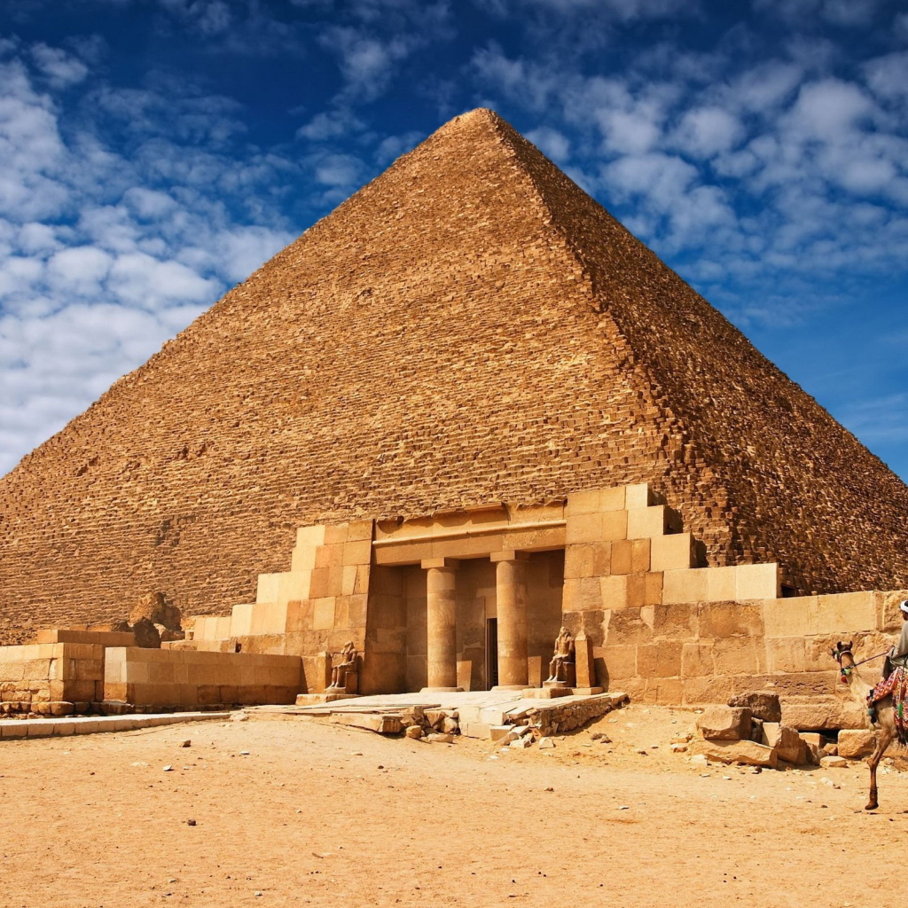 Пирамида в пустыне