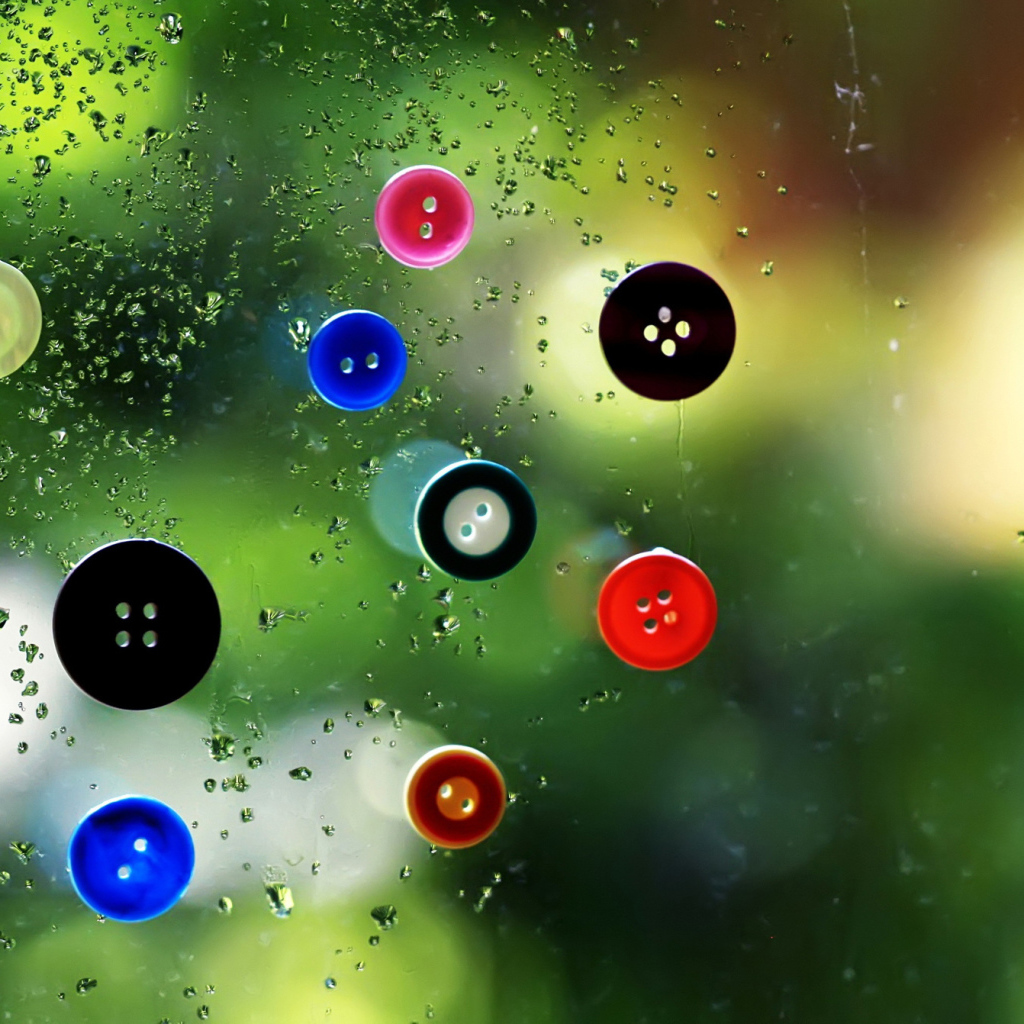 Пуговицы на стекле