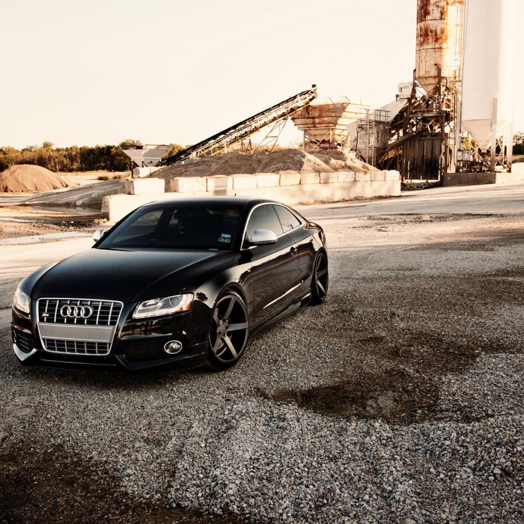Черная Audi S5