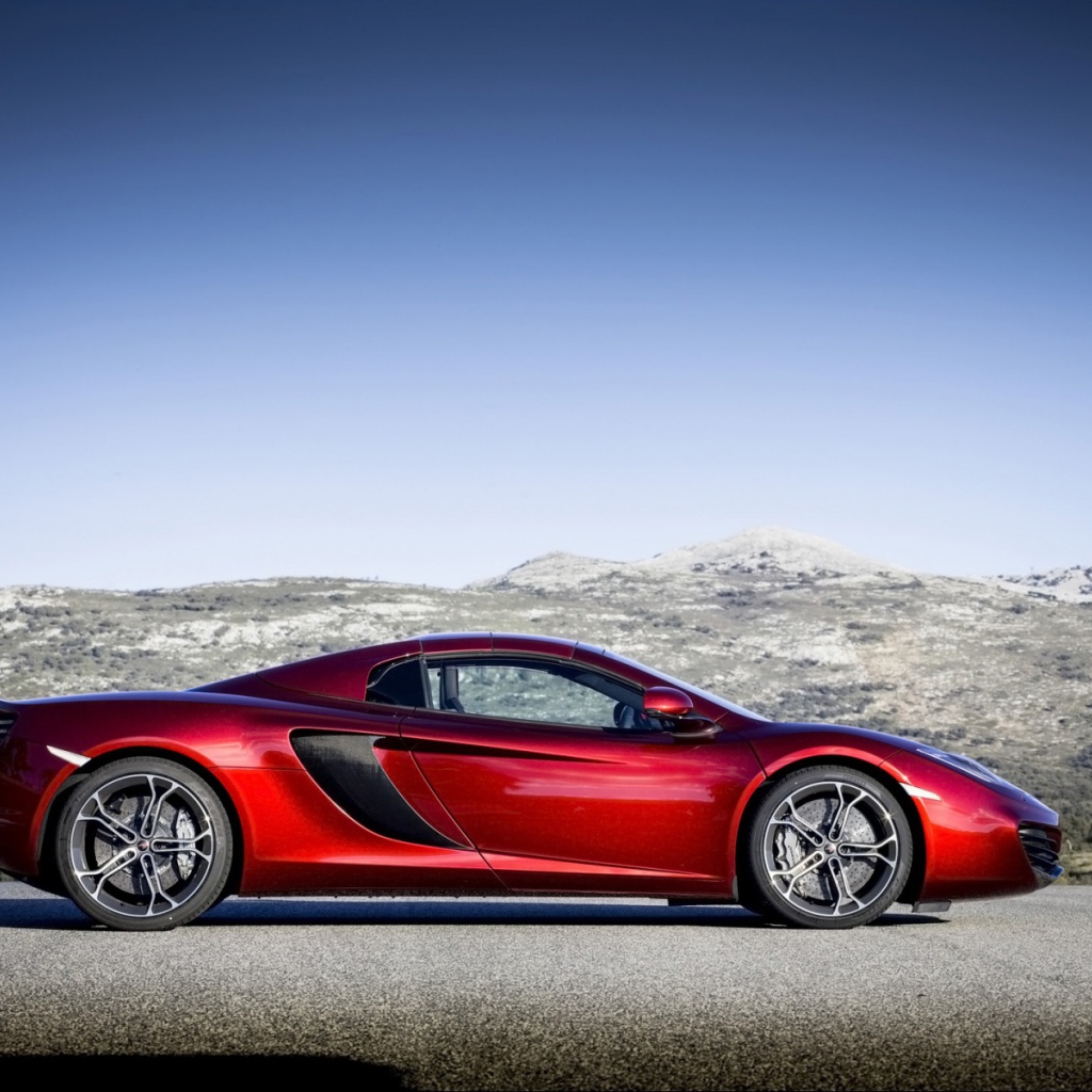 Красный McLaren mp4 12c