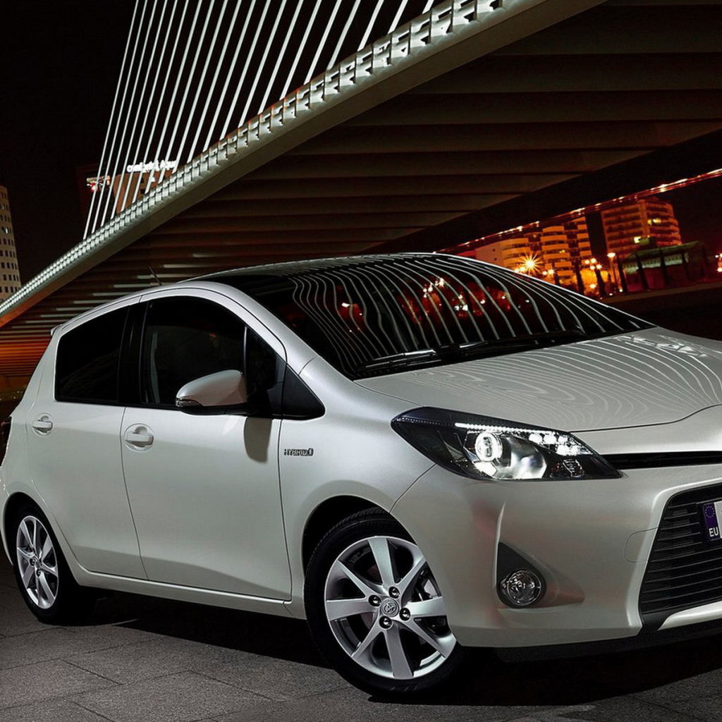 Toyota-Yaris Hybrid