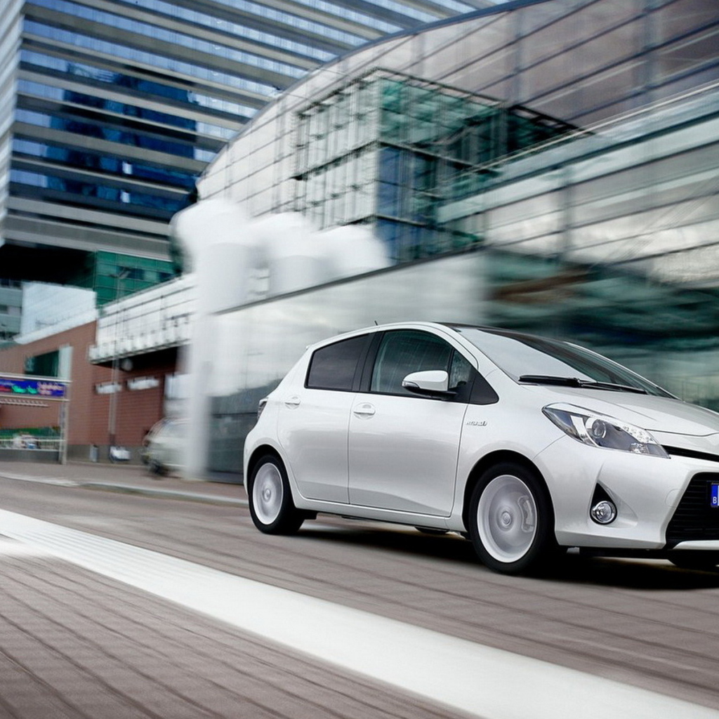Toyota Yaris Hybrid 2013