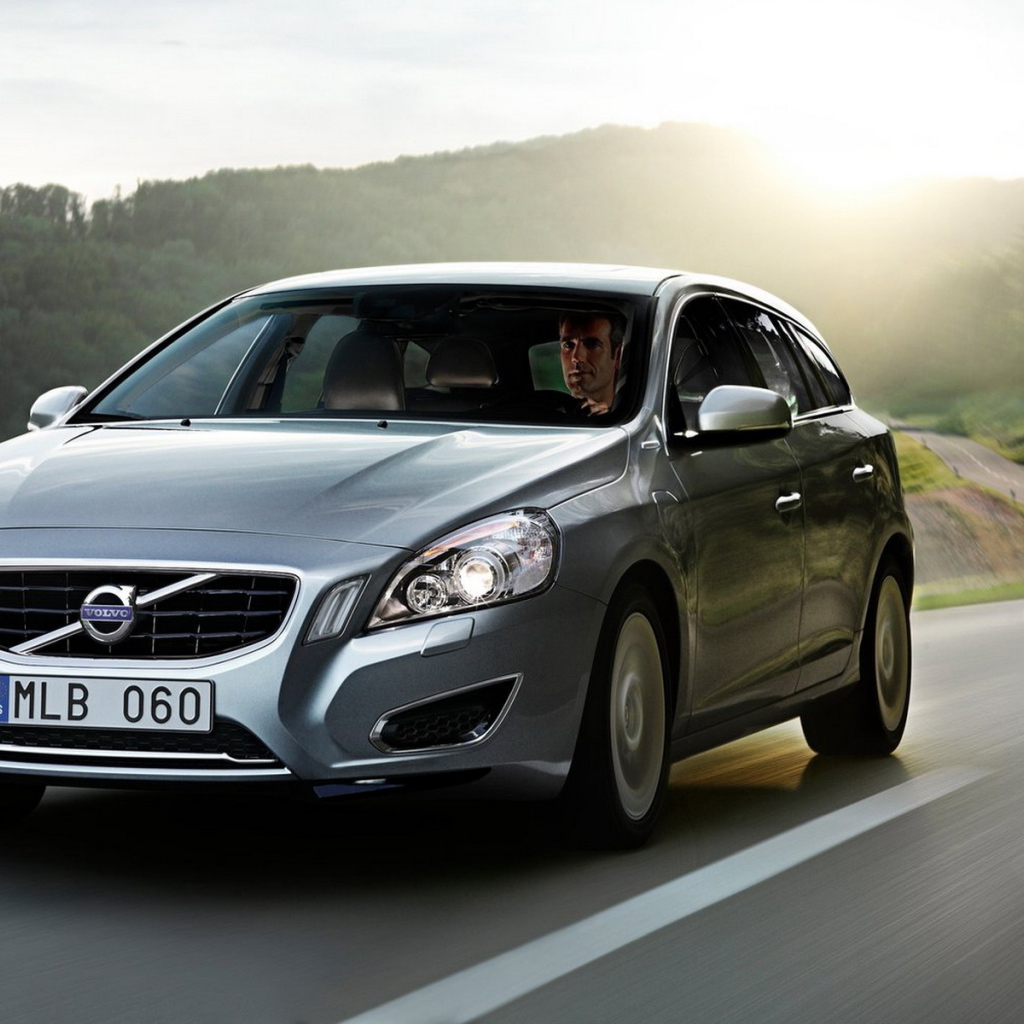new Volvo-V60 Hybrid