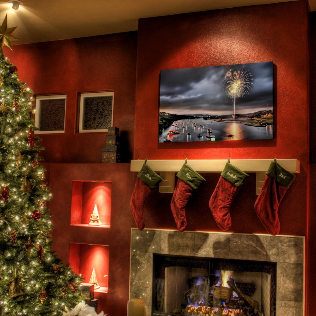 Елка у камина