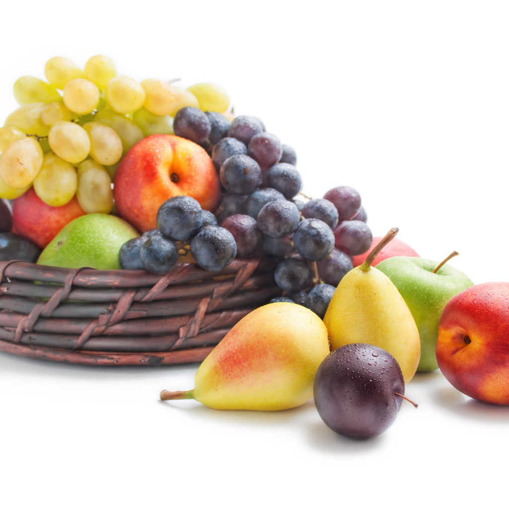 Фрукты в корзинке