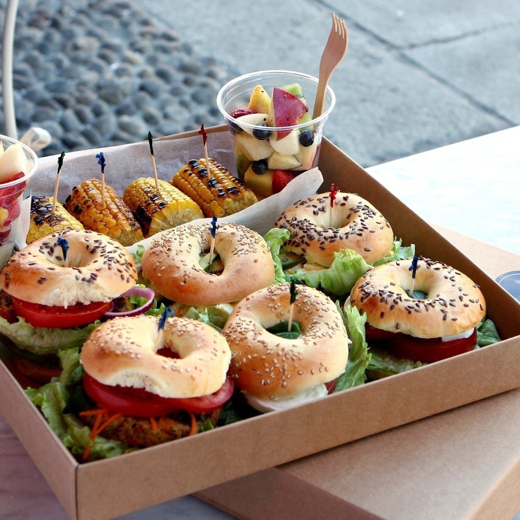 Гамбургеры и кукуруза